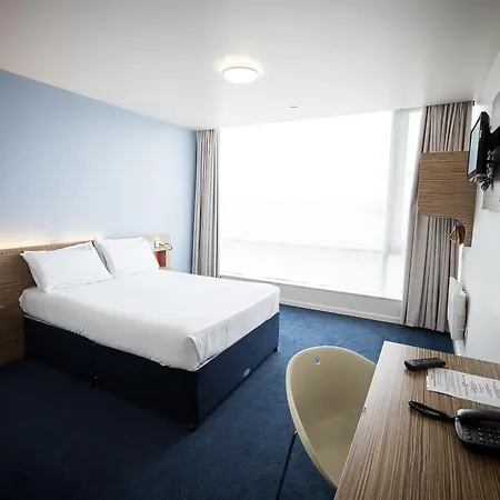 Travelodge Castletroy فندق 3*