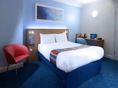 Travelodge Castletroy فندق 3*