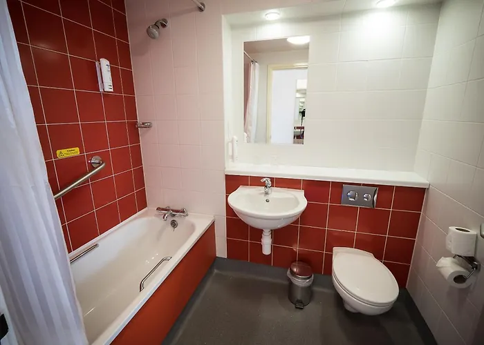 Travelodge Castletroy Hotel 3*